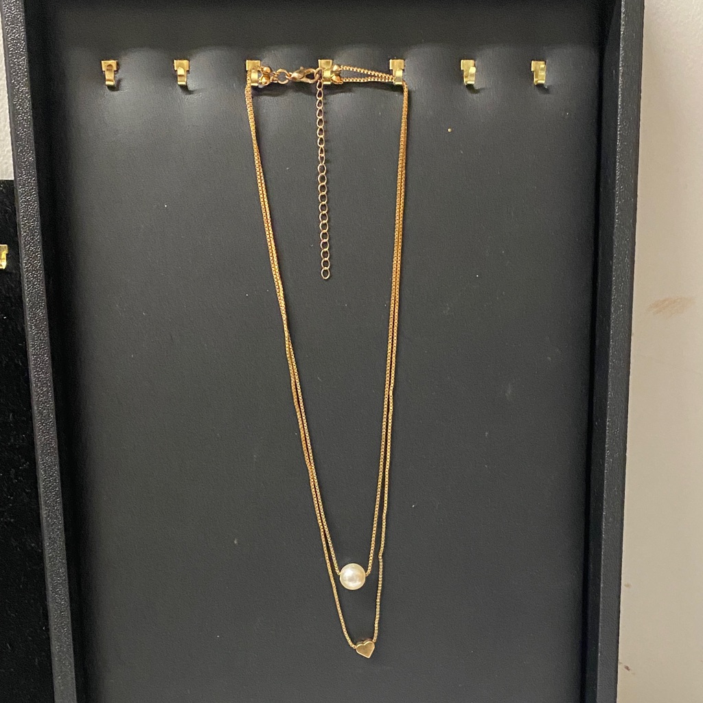 Elegant Gold Tone Necklace With Pearl Pendant